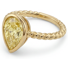 Premium Statement Ring 2.25 ct – angle view