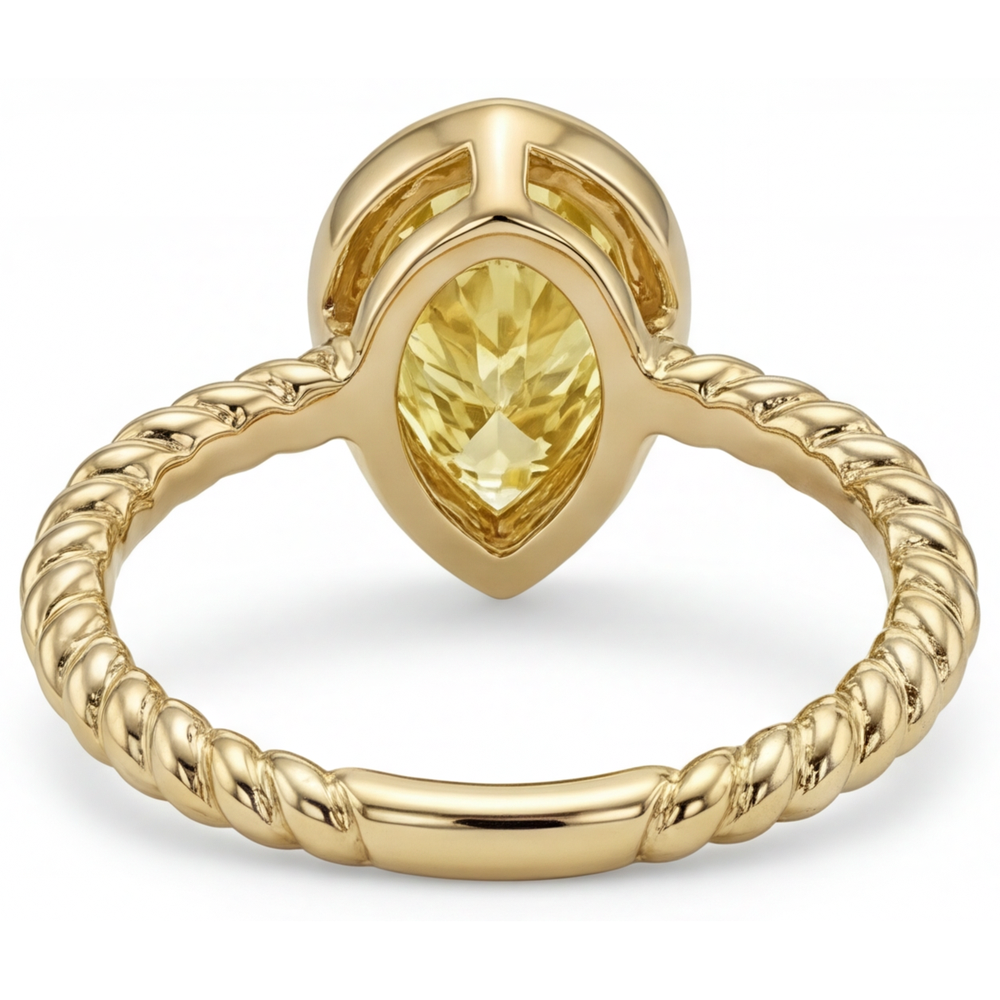 Pear Shape Yellow Canary Diamond ring in 14K Yellow Gold – detail view