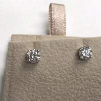 1 Carat Round Diamond Stud Earrings