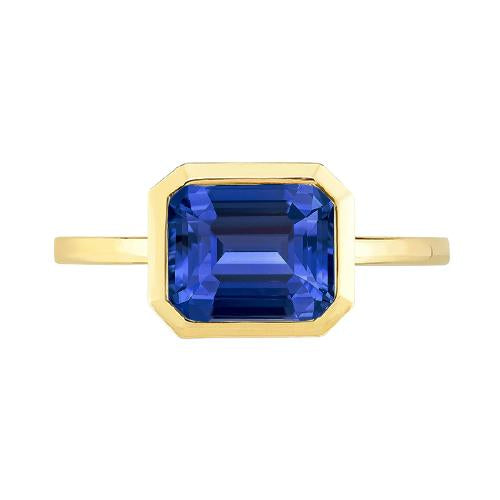 2 Carats Emerald Solitaire Ceylon Sapphire Bezel Set Ring Yellow Gold