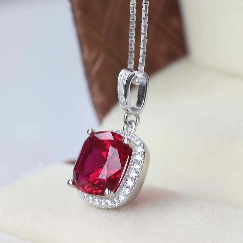 Red Ruby With Diamonds 8.25 Ct Pendant Necklace 14K Gold White