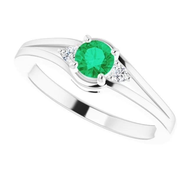 Three Stone Ring 0.85 Carats Diamond And Green Emerald Women Jewelry