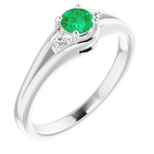 Three Stone Ring 0.85 Carats Diamond And Green Emerald Women Jewelry